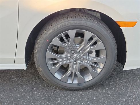New 2026 Honda Odyssey Touring image 5