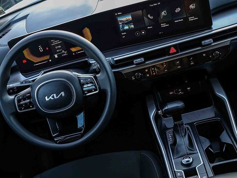 Certified 2024 Kia Sorento LX FWD image 19