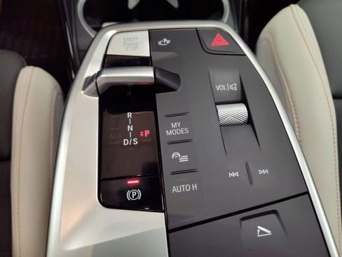 Used 2025 BMW X2 xDrive28i w/ Premium Package image 15