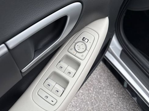 Used 2025 Hyundai Sonata SEL FWD image 18