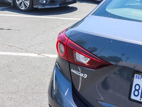 Used 2016 MAZDA MAZDA3 i Sport w/ Preferred Equipment Package FWD image 8