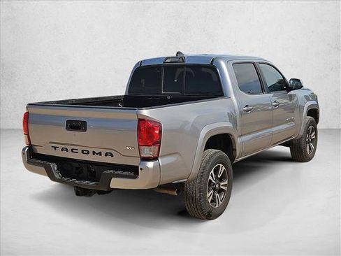 Used 2016 Toyota Tacoma TRD Sport AWD/4WD image 5