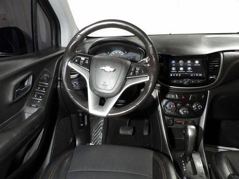 Used 2019 Chevrolet Trax LT w/ LT Convenience Package FWD image 11