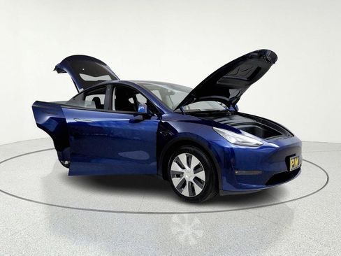 Used 2021 Tesla Model Y Long Range image 11