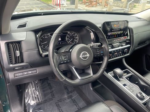 Certified 2024 Nissan Pathfinder SL image 10