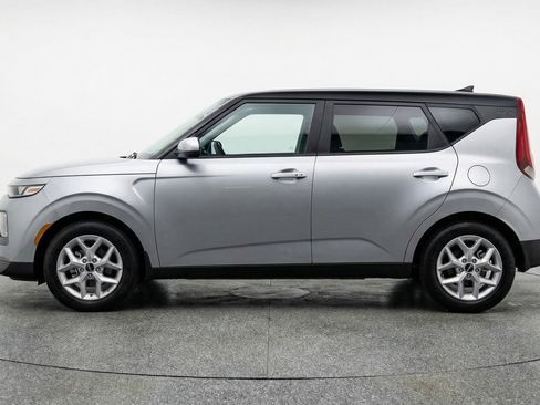 Used 2025 Kia Soul LX w/ LX Technology Package FWD image 5