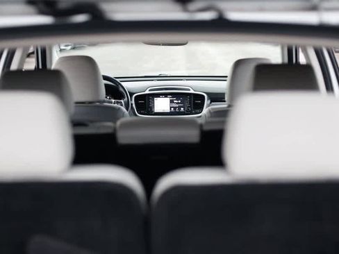 Used 2019 Kia Sorento SX image 17