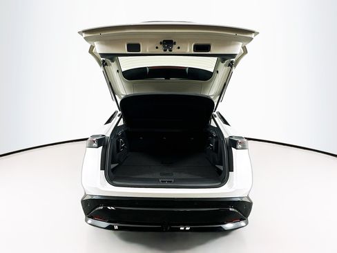 Used 2024 Nissan Ariya FWD image 30