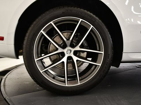 Certified 2025 Porsche Macan AWD/4WD image 18