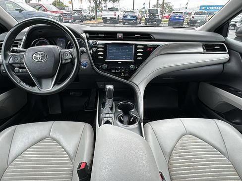 Used 2020 Toyota Camry SE FWD image 27