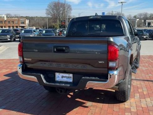 Used 2018 Toyota Tacoma SR5 image 2