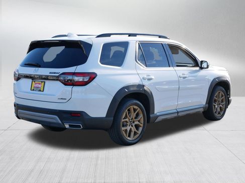 Used 2024 Honda Pilot Touring image 7