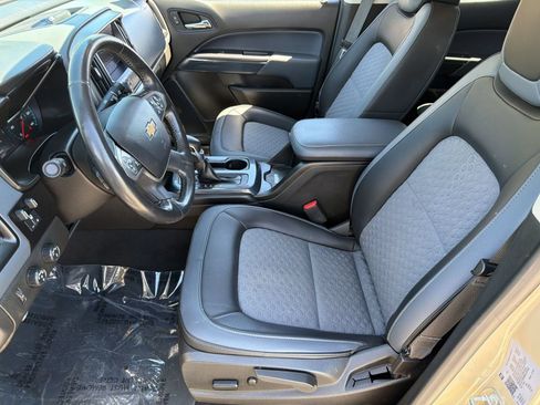 Used 2022 Chevrolet Colorado Z71 AWD/4WD image 5