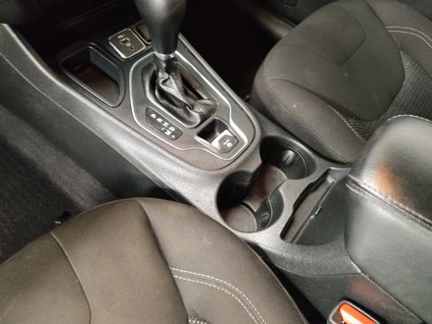 Used 2019 Jeep Cherokee Latitude w/ Popular Appearance Group image 26