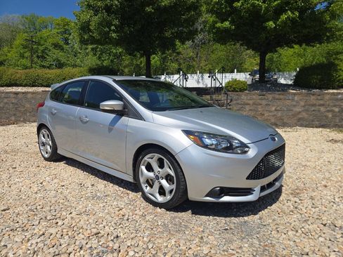 Used 2014 Ford Focus ST w/ Equipment Group 202A FWD image 32