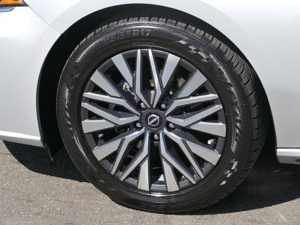 Used 2024 Nissan Altima 2.5 SV FWD image 8