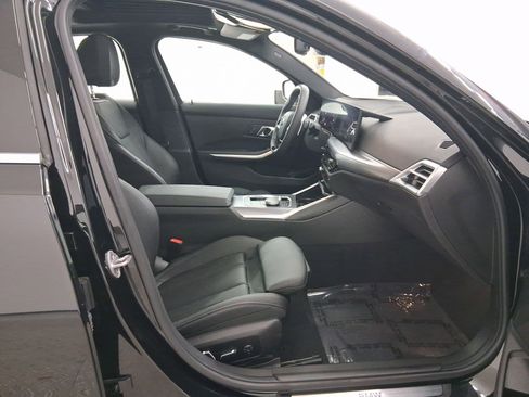Certified 2025 BMW 330i Sedan image 33
