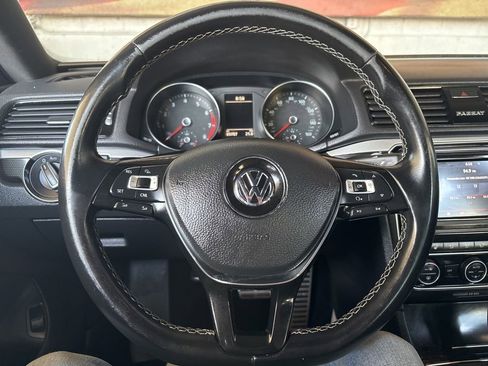 Used 2018 Volkswagen Passat 3.6 FWD image 16