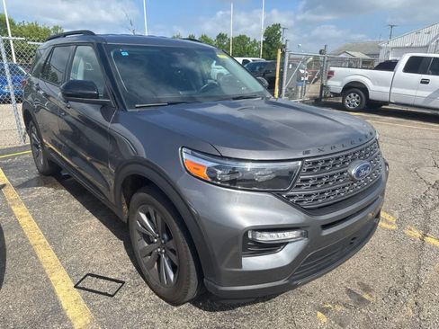 Used 2023 Ford Explorer XLT w/ Equipment Group 202A AWD/4WD image 9