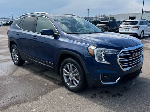 Used 2022 GMC Terrain SLT w/ LPO, Floor Liner Package image 3