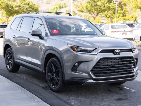 New 2026 Toyota Grand Highlander Limited image 3