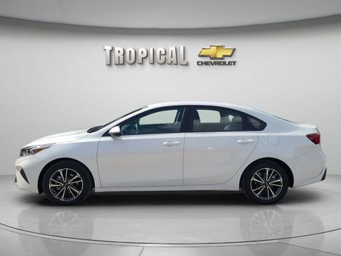 Used 2023 Kia Forte LXS w/ LXS Technology Package FWD image 2