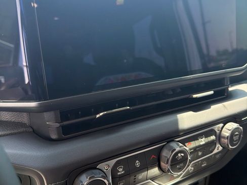 Used 2026 Jeep Wrangler Unlimited Sahara AWD/4WD image 12
