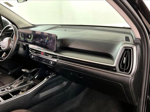 Used 2024 Kia Sorento S image 26