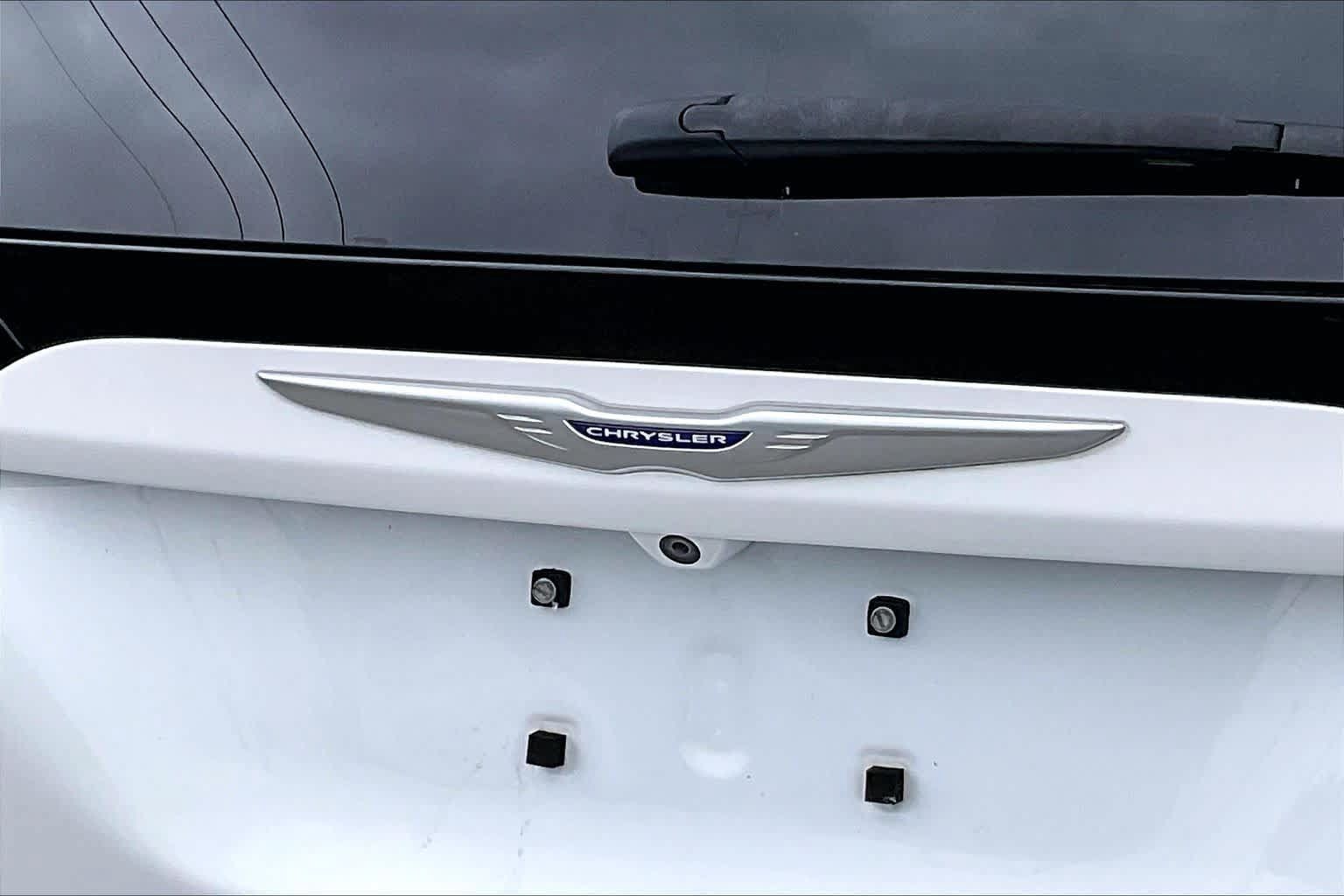 Used 2020 Chrysler Pacifica Touring-L Plus w/ Tire & Wheel Group FWD image 27