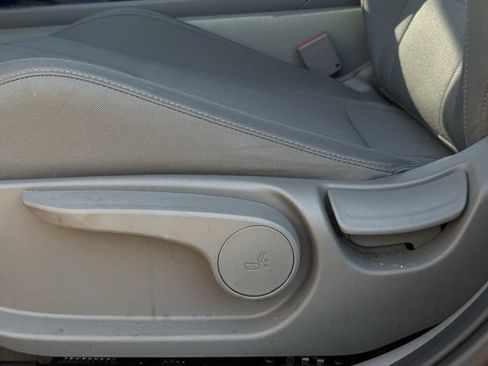 Used 2025 Hyundai Elantra SE FWD image 23