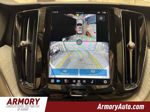 Used 2024 Volvo XC60 B5 Plus image 19