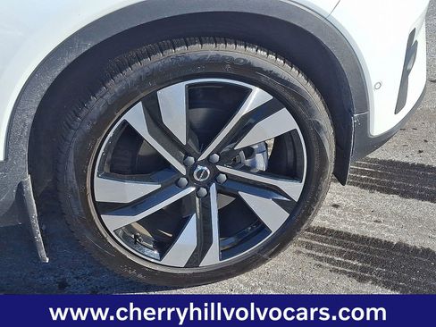 Certified 2023 Volvo XC40 B5 Ultimate w/ Protection Package Premier image 9