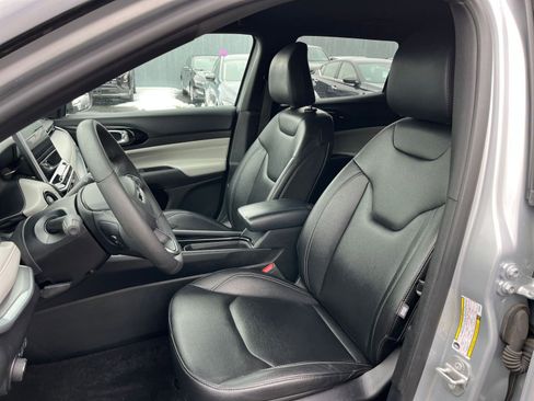 Used 2025 Jeep Compass Limited image 37