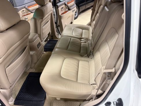 Used 2006 Lexus LX 470 4WD w/ Preferred Accessory Pkg image 25
