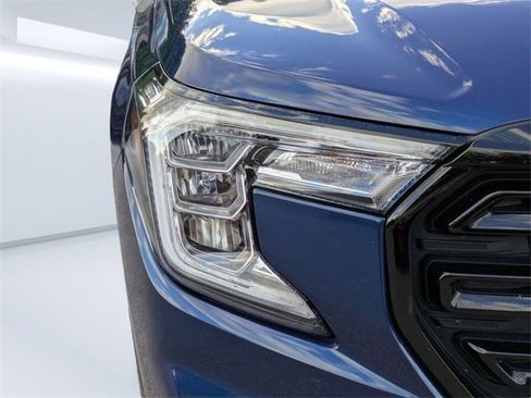 Used 2023 GMC Terrain SLE w/ Driver Convenience Package image 10