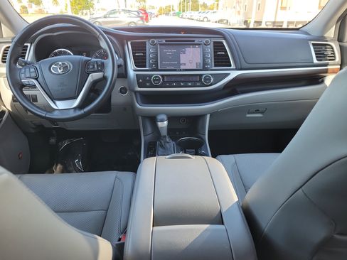Used 2014 Toyota Highlander Limited image 14