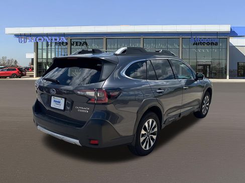 Used 2023 Subaru Outback Touring AWD/4WD image 4