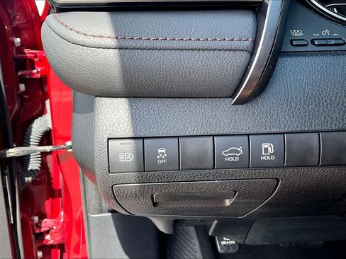 Used 2020 Toyota Camry LE image 33