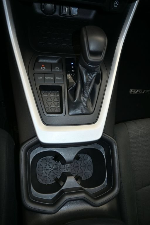 Used 2020 Toyota RAV4 XLE FWD image 17