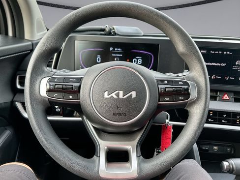 Used 2025 Kia Sportage LX FWD image 14