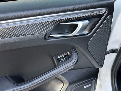 Used 2017 Porsche Macan Turbo image 18