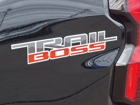 Used 2024 Chevrolet Colorado Trail Boss w/ Technology Package image 30