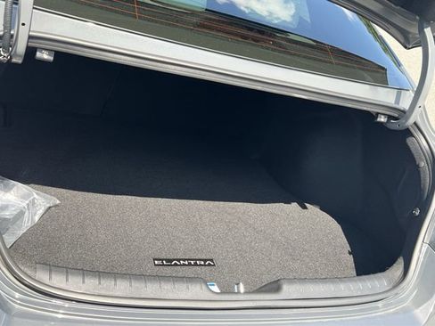 Certified 2025 Hyundai Elantra Limited FWD image 43