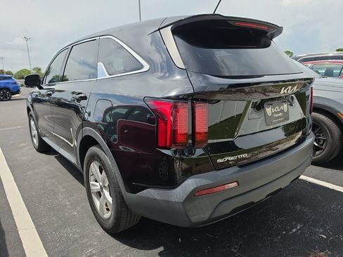 Certified 2023 Kia Sorento LX FWD image 12