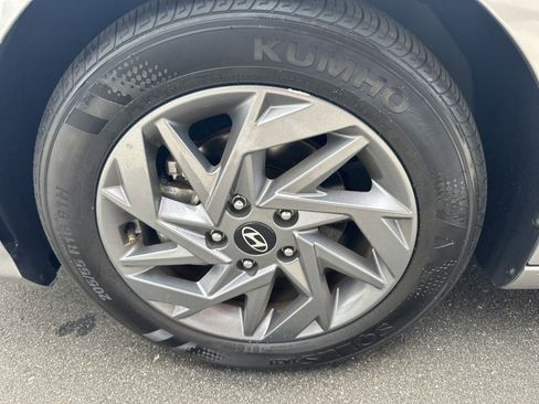 Used 2024 Hyundai Elantra SEL image 32