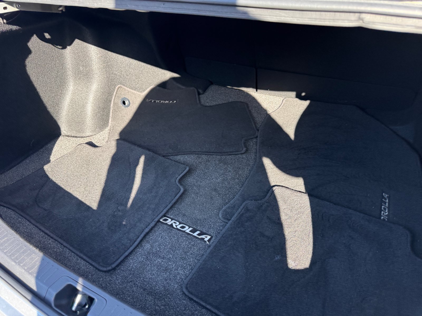 Used 2022 Toyota Corolla LE w/ Carpet Mat Package (TMS) FWD image 20