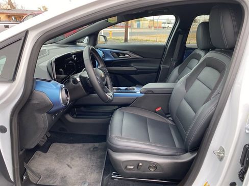 Used 2025 Chevrolet Equinox EV LT w/ Convenience Package image 28