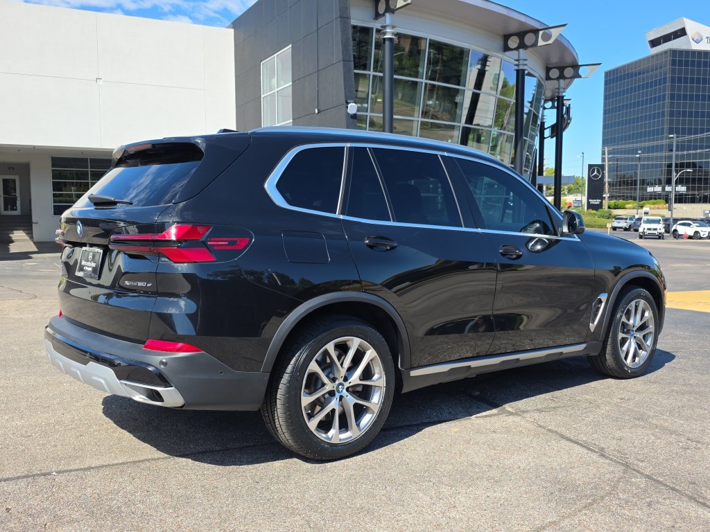 Used 2024 BMW X5 xDrive50e w/ Parking Assistance Package AWD/4WD image 5