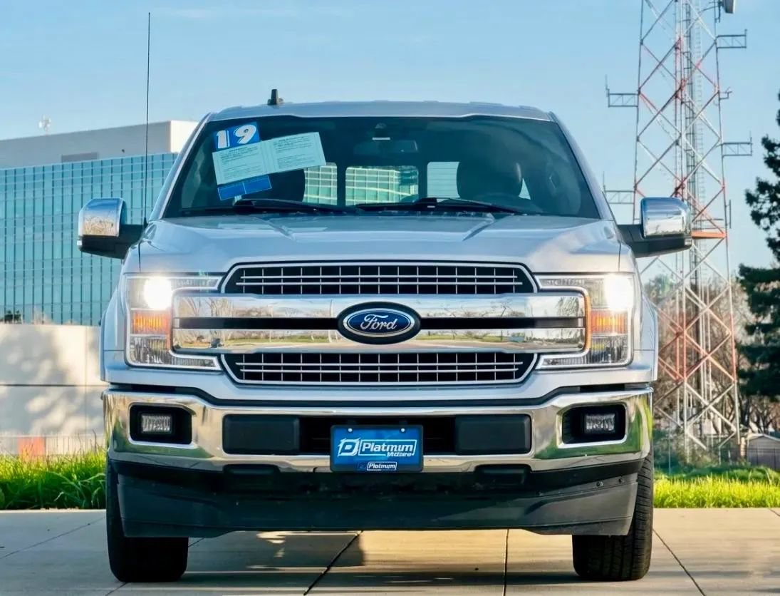 Used 2019 Ford F150 Lariat RWD image 2