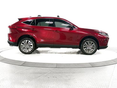 Used 2023 Toyota Venza Limited image 11